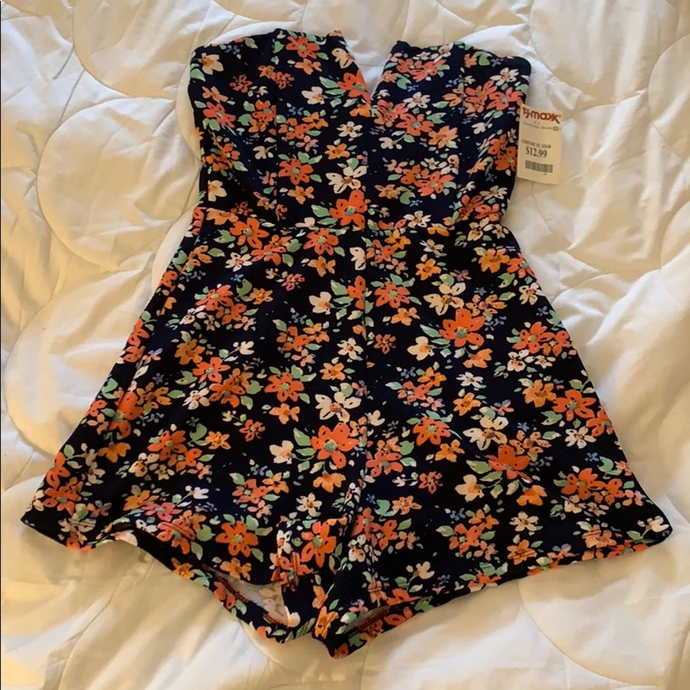 Never worn! NWT adorable romper 🌸